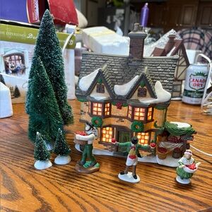DEPT 56 SETON MORRIS SPICE MERCHANT 3 FIGURINES 4 TREES